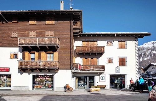 Livigno Apartment | Apartment 'Chalet Meridiana Appartamento 7' with Mountain View