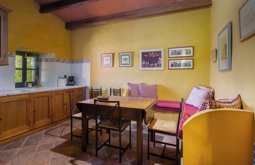 Constantina House | Apartment 'Chirrin' with Mountain View, Private Terrace and Private Garden