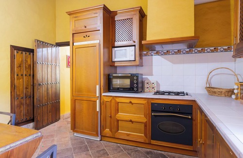 Constantina House | Apartment 'Chirrin' with Mountain View, Private Terrace and Private Garden