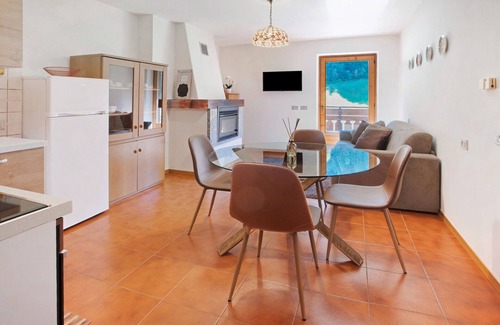 Isolaccia Apartment | Apartment 'Cima De' Piazzi 2' with Mountain View, Balcony and Wi-Fi