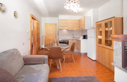 Isolaccia Apartment | Apartment 'Cima De' Piazzi 2' with Mountain View, Balcony and Wi-Fi