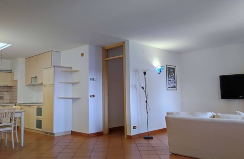 Sedegliano Apartment | Apartment 'Corte degli Artisti' with Open Terrace, Garden and Wi-Fi