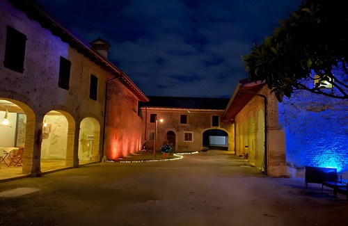 Sedegliano Apartment | Apartment 'Corte degli Artisti' with Open Terrace, Garden and Wi-Fi