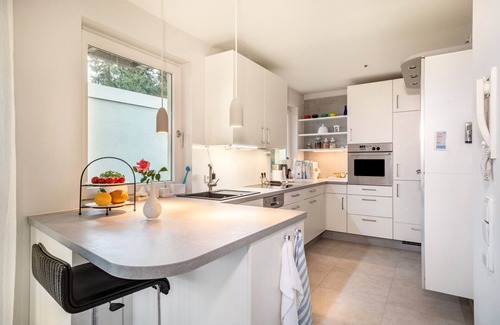 Unteruhldingen Apartment | Apartment 'Doppelzimmer' with Shared Garden and Wi-Fi