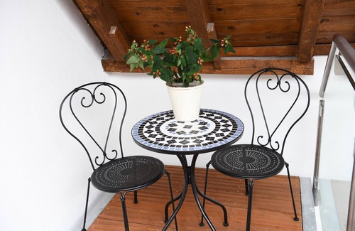 Heppenheim Apartment | Apartment 'Das Schiefe Haus Whg Odenwald' with Wi-Fi