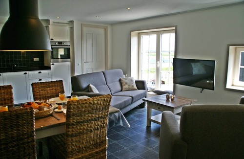 Hoofdplaat Apartment | Apartment De Graanzolder 5 stars Detached, farm, holiday house, sea