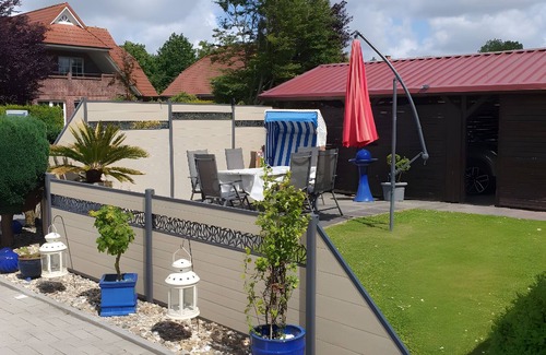 Horumersiel Apartment | Apartment 'Doppelzimmer' with Shared Terrace, Private Garden and Wi-Fi