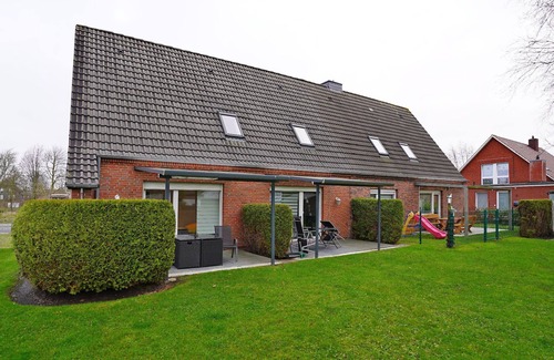 Norddeich Apartment | Apartment 'Deichgraf' with Shared Garden and Wi-Fi