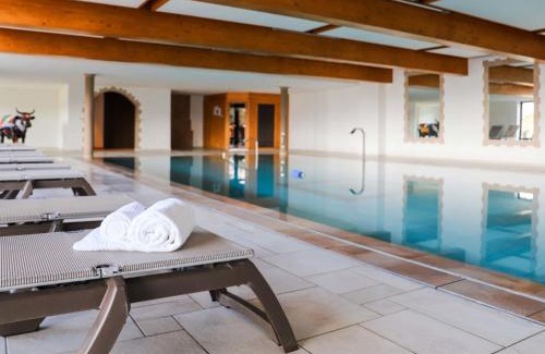 Saint-Pierre-de-Clages Apartment | Apartment Domaine des Reines D1A by Interhome