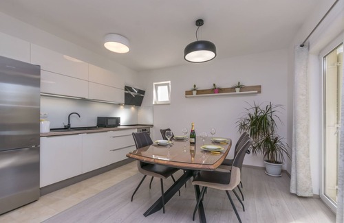 Omis Apartment | Apartment Dora (46141-A1) - Duce