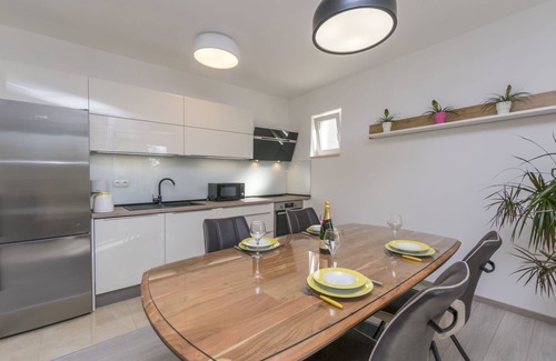 Omis Apartment | Apartment Dora (46141-A1) - Duce