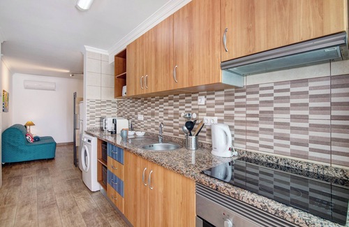 Vila Real Santo Antonio Apartment | Apartment 'Dourado 1' with Balcony, Wi-Fi and Air Conditioning