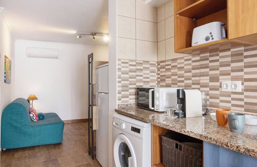 Vila Real Santo Antonio Apartment | Apartment 'Dourado 1' with Balcony, Wi-Fi and Air Conditioning