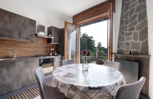 Lezzeno Apartment | Apartment 'Dudi Jolie' with Lake View, Whirlpool, Terrace and Wi-Fi
