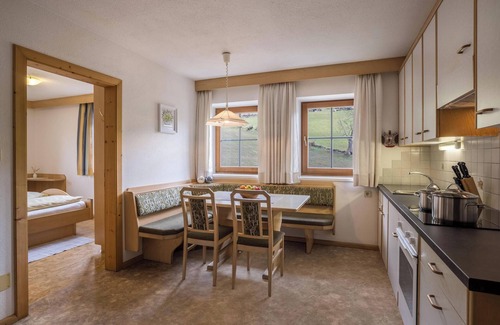 San Giacomo Apartment | Apartment “Edelweiß” with Mountain View, Wi-Fi, Balcony & Garden