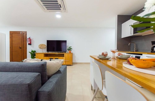 Puerto del Rosario Apartment | Apartment "Eclipse" in Puerto del Rosario with Mountain View, Jacuzzi, Wi-Fi, A/C & Terrace