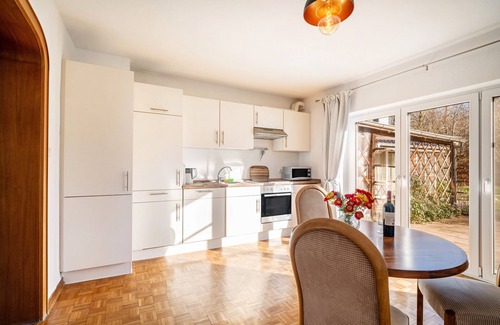 Brunsbuttel Apartment | Apartment 'Elbe' with Private Terrace, Shared Garden and Wi-Fi