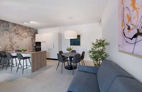 Garda Apartment | Apartment 'Eleonora C3' with Shared Pool, Private Terrace and Air Conditioning