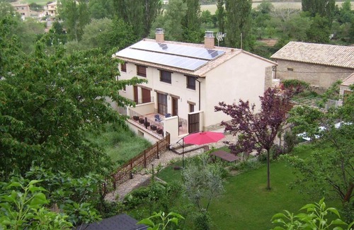 Biel Apartment | Apartment 'Enebro' with Mountain View, Wi-Fi and Air Conditioning