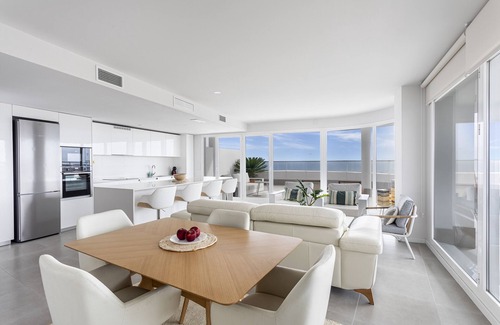 Canet de Berenguer Apartment | Apartment 'Tarongers' with Shared Pool, Wi-Fi and Air Conditioning