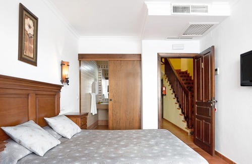 Zahara de los Atunes Apartment | Apartment 'Estudio La Atarraya 1' with Shared Terrace, Wi-Fi and Air Conditioning