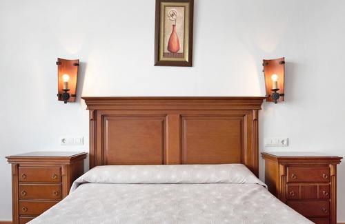 Zahara de los Atunes Apartment | Apartment 'Estudio La Atarraya 2' with Shared Terrace, Wi-Fi and Air Conditioning