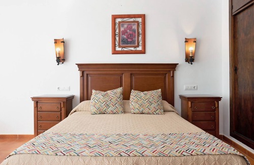 Zahara de los Atunes Apartment | Apartment 'Estudio La Atarraya 4' with Shared Terrace, Wi-Fi and Air Conditioning