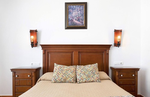 Zahara de los Atunes Apartment | Apartment 'Estudio La Atarraya 5' with Shared Terrace, Wi-Fi and Air Conditioning