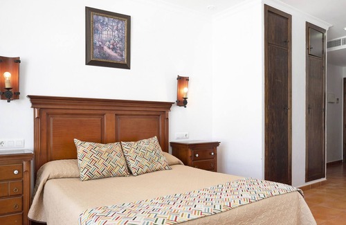 Zahara de los Atunes Apartment | Apartment 'Estudio La Atarraya 5' with Shared Terrace, Wi-Fi and Air Conditioning