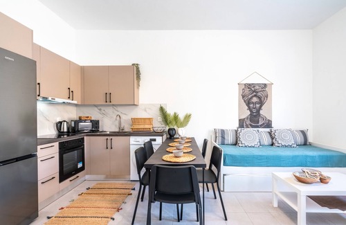 Petaloudes Apartment | Apartment 'Evan Suites No 3' with Private Terrace, Wi-Fi and Air Conditioning