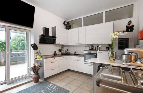 Kloster Lehnin Apartment | Apartment 'Familienwohnung' with Shared Terrace, Wi-Fi and Air Conditioning