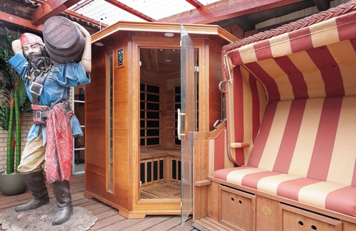 Kloster Lehnin Apartment | Apartment 'Familienwohnung' with Shared Terrace, Wi-Fi and Air Conditioning