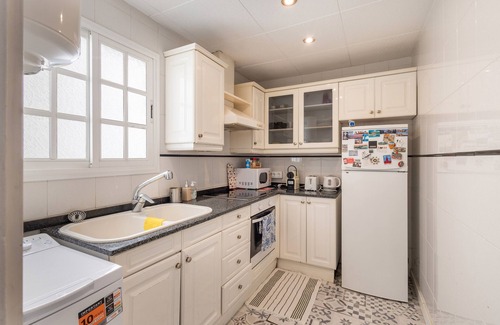 Alella Apartment | Apartment 'Fantastic Beach' with Balcony, Wi-Fi and Air Conditioning