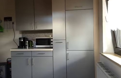 Hoehr-Grenzhausen Apartment | Apartment 'Ferienwohnung Meuer' with Balcony and Wi-Fi