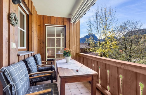 Bad Reichenhall Apartment | Apartment 'Ferienwohnung Edelweiß' with Mountain View, Balcony and Wi-Fi
