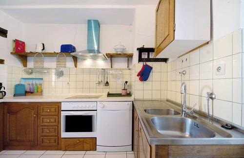 Maring-Noviand Apartment | Apartment 'Ferienwohnung Abtei Klosterhof' with Shared Terrace, Shared Garden and Wi-Fi