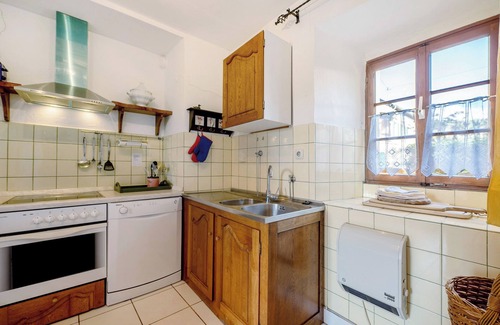 Maring-Noviand Apartment | Apartment 'Ferienwohnung Abtei Klosterhof' with Shared Terrace, Shared Garden and Wi-Fi