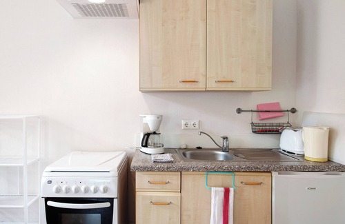 Krakow am See Apartment | Apartment 'Ferienwohnung 4' with Shared Terrace, Shared Garden