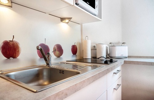 Stralsund Apartment | Apartment 'Ferienwohnung Bleichen 14' with Shared Pool, Shared Garden and Wi-Fi