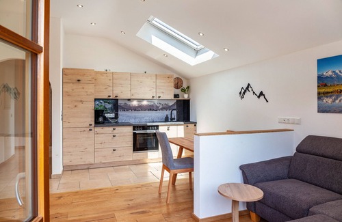 Farchant Apartment | Apartment 'Ferienwohnung Rosalie' with Mountain View, Shared Garden and Wi-Fi