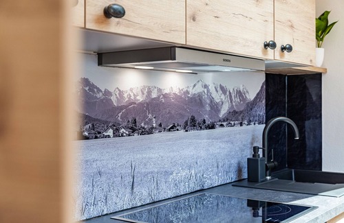 Farchant Apartment | Apartment 'Ferienwohnung Rosalie' with Mountain View, Shared Garden and Wi-Fi