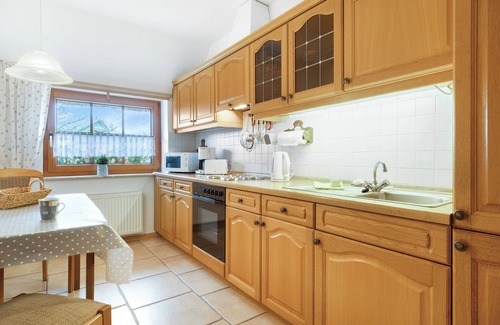 Loxstedt Apartment | Apartment 'Ferienwohnung Drift' with Private Garden and Wi-Fi