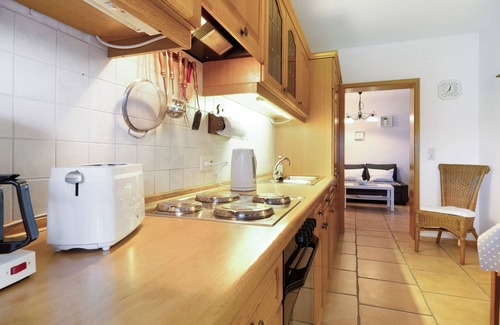 Loxstedt Apartment | Apartment 'Ferienwohnung Drift' with Private Garden and Wi-Fi