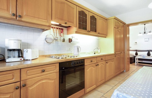 Loxstedt Apartment | Apartment 'Ferienwohnung Drift' with Private Garden and Wi-Fi