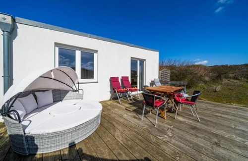 Borkum Apartment | Apartment 'Ferienwohnung Sanddorn' with Private Terrace and Wi-Fi