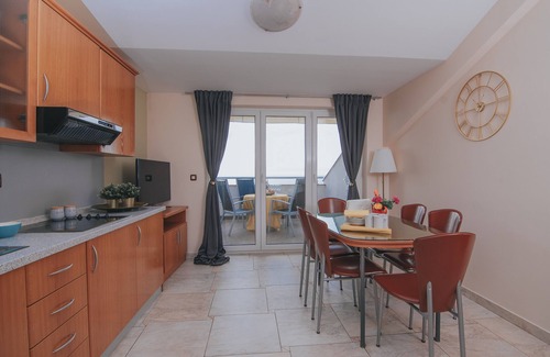 Novalja Apartment | Apartment for 18 on the beach and with the Pool