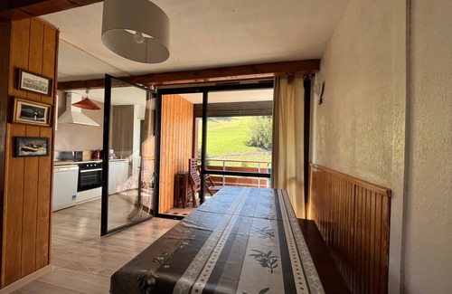 Le Sauze Apartment | Apartment for 9 with Terrace Facing the Slopes, Close to Amenities and Pool