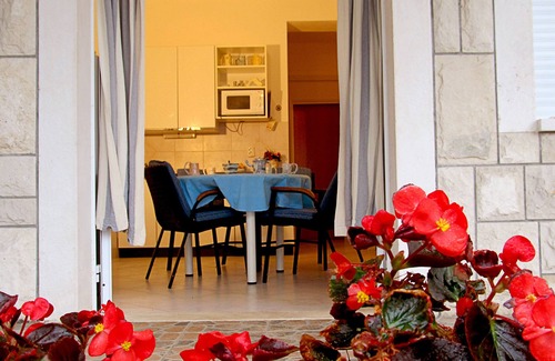 Trogir Apartment | Apartment for four persons with sea view in Trogir near the beach