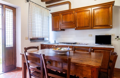 Magliano in Toscana Apartment | Apartment 'Formica' with Shared Pool, Wi-Fi and Air Conditioning