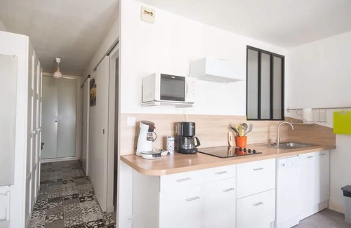 Binic Apartment | Apartment 'Appartement Face À La Mer 1 Étoile' with Sea View, Balcony and Wi-Fi